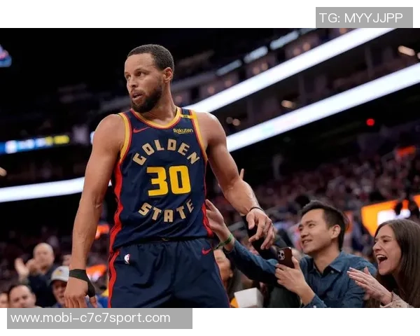 科尔感激库里和巴特勒的场边支持这对年轻球员成长至关重要 科尔感激库里和巴特勒的场边支持这对年轻球员成长至关重要