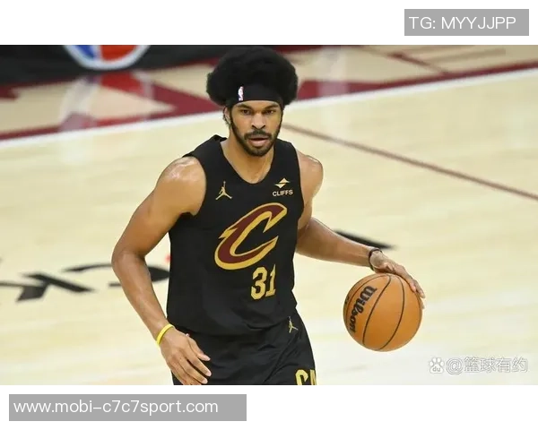 阿伦表现出色9投5中贡献11分10篮板2次抢断助力球队战胜对手